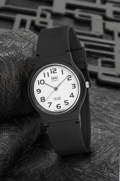 Q&Q Women's Black Wristwatch 3g3307