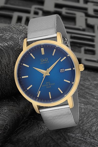 Q&Q Women's Navy Blue Wristwatch 3F113