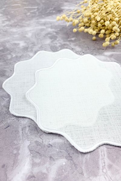 WEARE2 White Colored Oval Flower Embroidered 2-Piece Cocktail Napkin