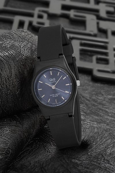 Q&Q Women's Black Wristwatch 3g3320