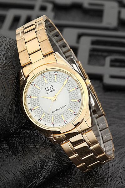 Q&Q Women's Gold Wristwatch 3G806