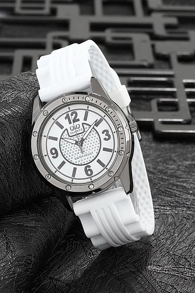 Q&Q Women's Wristwatch 3B989