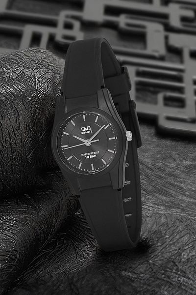 Q&Q Women's Black Wristwatch 3g3326