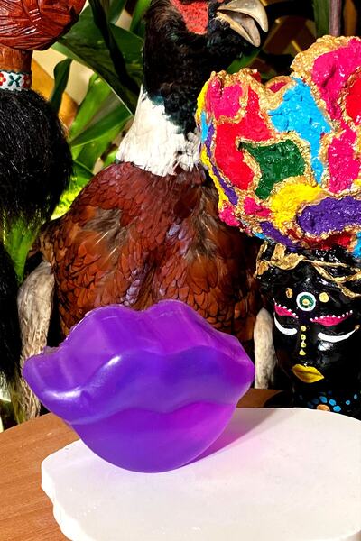 FANTASTİK SANAT ATÖLYESİ هدية تزيينية للنساء - صابون استحمام على شكل شفاه مكون من 3 قطع - برائحة الفواكه الفعالة
