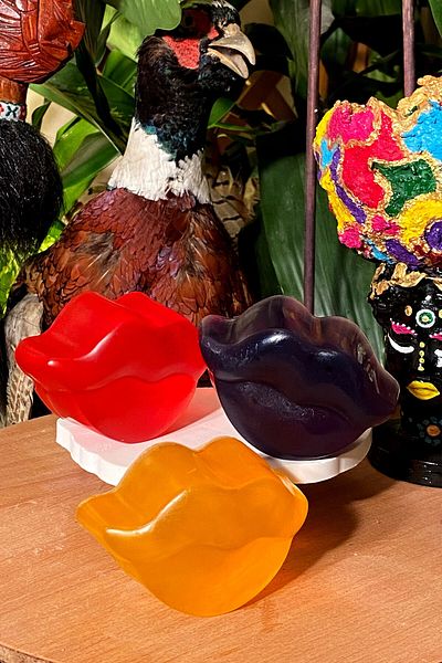 FANTASTİK SANAT ATÖLYESİ Decorative Gift Women's Lip Figure 3-Piece Bath Soap - Fruit Scented - 100% Natural