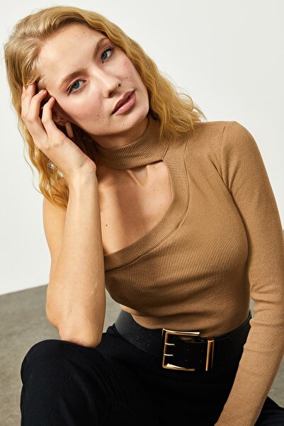 XHAN Γυναικεία μπλούζα καμίζα σε μπεζ λαιμόκοψη 2KZK2-12134-25