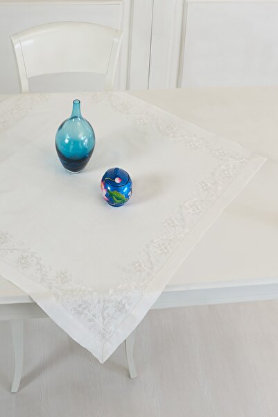 ÖDEL HOME مفرش طاولة كريمي بولدان حرير كريمي مطرز بالزهور مقاس 90x90 سم