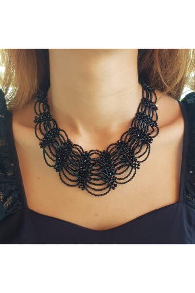 Handmade By HLY قلادة مصنوعة يدوياً من حجر الكريستال الأسود