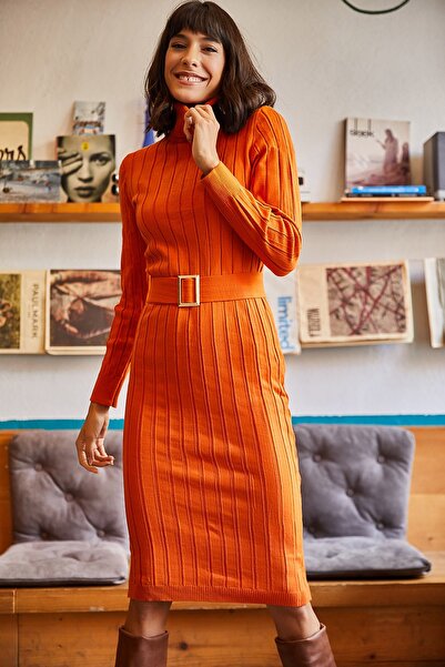 Olalook Γυναικείο πλεκτό φόρεμα πορτοκαλί ζωσμένο με χοντρό ραβδώσεις ELB-19001014