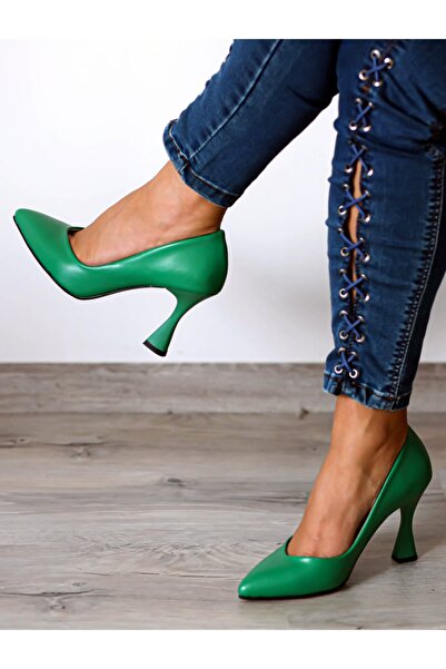 Ayakkabı Podyumum "خنجر" أخضر - حذاء نسائي بكعب متوسط ومقدمة على شكل حرف V وب...