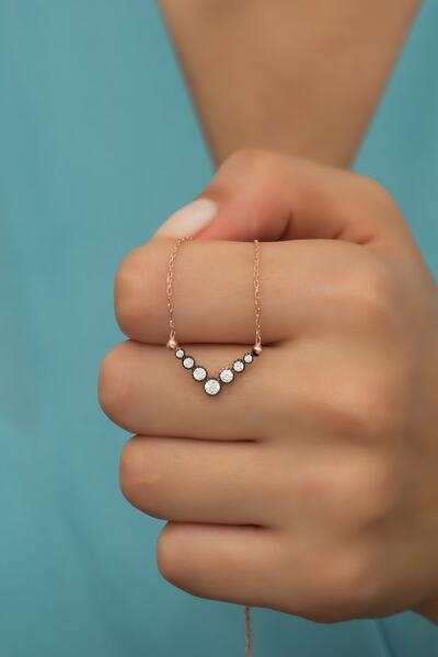 Nereze 925 Ayar Gümüş Elmas Montür V Model Kolye