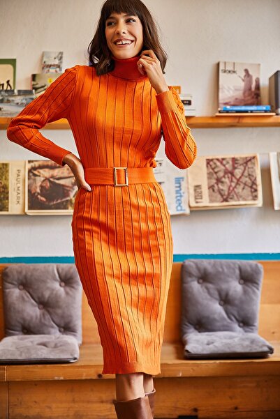 Olalook Γυναικείο πλεκτό φόρεμα πορτοκαλί ζωσμένο με χοντρό ραβδώσεις ELB-19001014