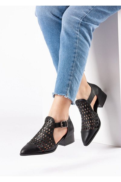 Bej Ayakkabı Medi Women's Laser Patterned Special Design Buckle Adjustable Black Skin Summer Shoes