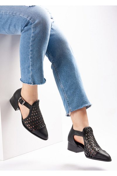 Bej Ayakkabı Medi Women's Laser Patterned Special Design Buckle Adjustable Black Skin Summer Shoes