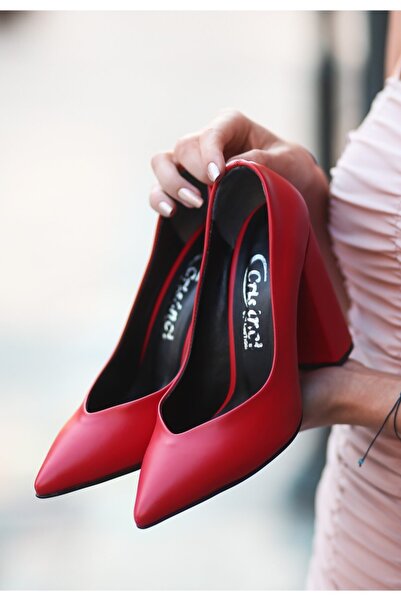 Erbilden Giort Red Skin Heeled Shoes