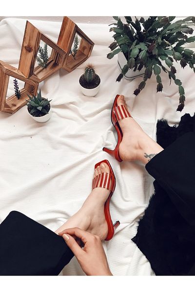 CHARLIE'SSHOES Women's Red Cindy Transparent Red Patent Leather Striped Slippers