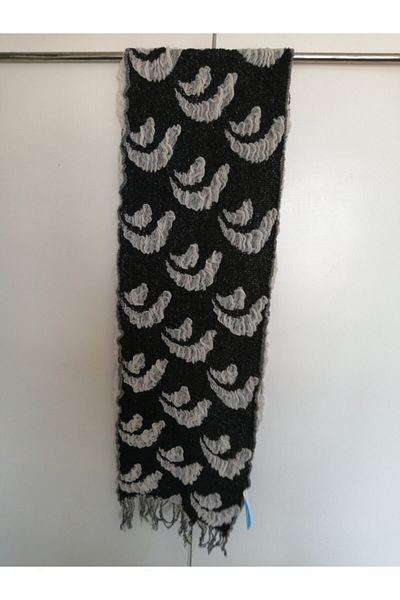 Butik Tülin Unisex Authentic Acrylic Black and White Rubberized Frilly Shawl