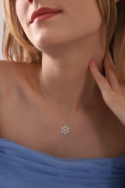 Bilsen Store 925 Ayar Gümüş Zincirli Beyaz Taşlı Kar Tanesi Kolye