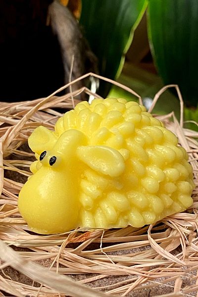 FANTASTİK SANAT ATÖLYESİ Decorative Gift Decorative Hand and Bath Soap with Lamb Figure - Honey Scented Yellow - 80 Grams