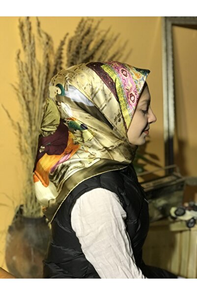 Aker وشاح كريب من الساتان باللون الأخضر