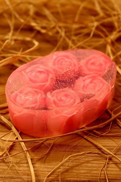 FANTASTİK SANAT ATÖLYESİ Decorative Gift 2d Transparent Bath Soap with Roses - Rose Scented