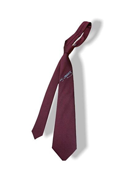 Herşey Nota Γραφήματα Ατατούρκ σε μια μπορντό γραβάτα