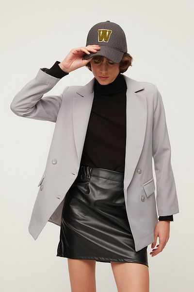 Trendyol Collection Graue, normal gefütterte, zweireihige Blazerjacke aus Webstoff mit Verschluss TWOAW21CE0264