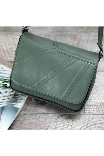 Deribag Geantă de umăr în cruce verde moale de mărime medie din piele naturală. 25*21*7 cm
