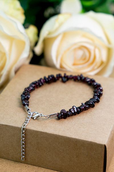 ByKolyeucum Lal Garnet (Granate) Stone Broken Natural Stone Bracelet - Klcbl0126