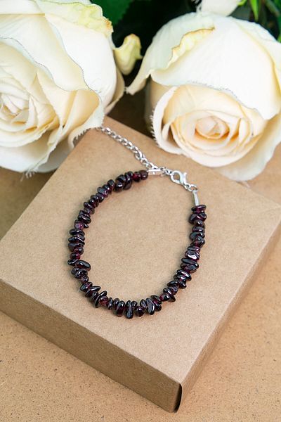 ByKolyeucum Lal Garnet (Granate) Stone Broken Natural Stone Bracelet - Klcbl0126
