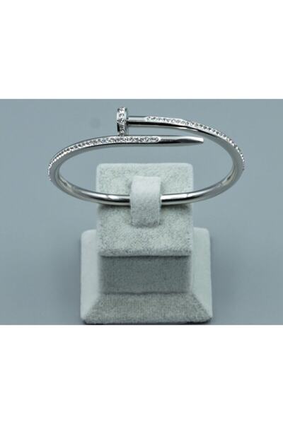 Rosee Boutique سوار نسائي بمشبك فضي على شكل مسمار من حجر الصلب