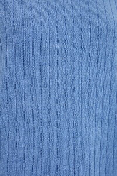 Trendyol Modest Blaues Strickset mit geripptem Rollkragenpullover und Hose TCTAW22US0101