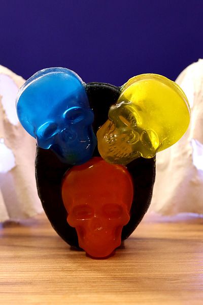 FANTASTİK SANAT ATÖLYESİ Decorative Gift Skull Skeleton Rainbow Bath Soap - Oversize - Vanilla Scented