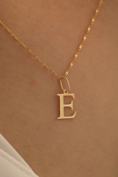 MİLET KUYUMCULUK 14 Ayar Altın Ince Aynalı Zincir E Harfi Plaka Kolye