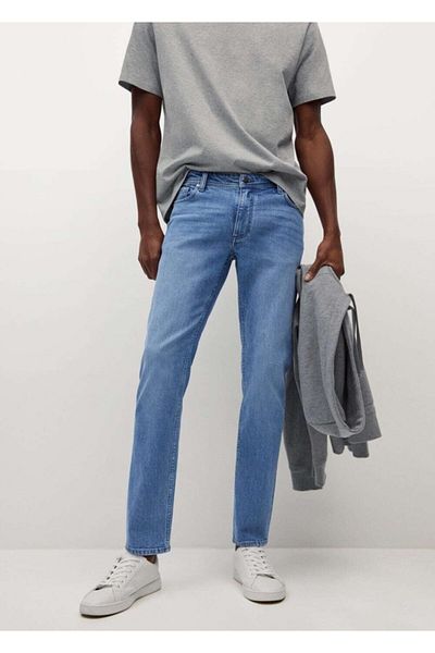 MANGO Man Pánské světle modré seprané džíny Jan Jeans ve středně lehkém střihu