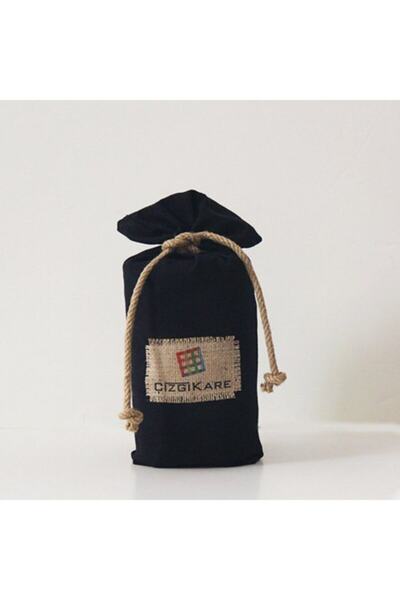 Çizgikare مفرش المائدة الأسود