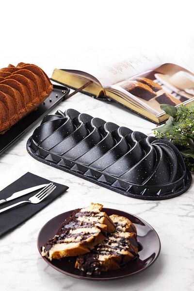 Taç Wind Rose Baton Cast Cake Mold Black