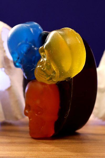 FANTASTİK SANAT ATÖLYESİ Decorative Gift Skull Skeleton Rainbow Bath Soap - Oversize - Vanilla Scented