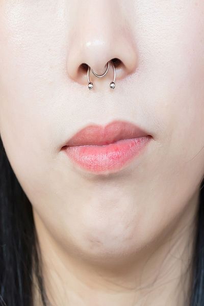 axexuar Silver Color Snap-On Snap-On Compression Surgical Steel Non-Perforated Septum Fake Piercing to Nose