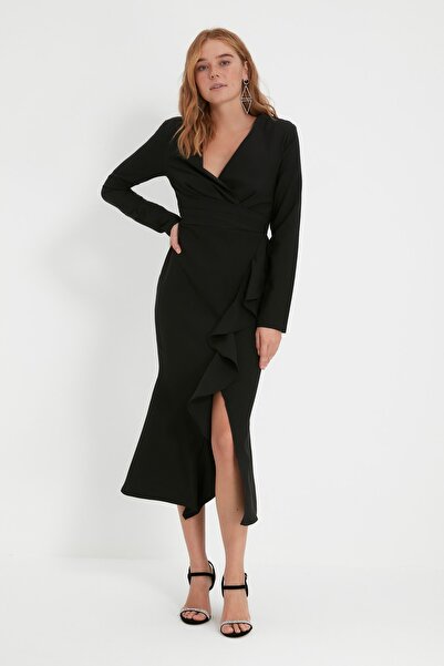 Trendyol Collection Detailní večerní šaty s černým límečkem TPRAW22EL2446