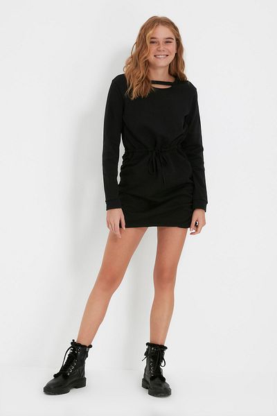 Trendyol Collection Спортна рокля с черна яка и детайли TWOAW22EL2312