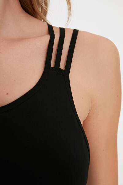 Trendyol Collection Czarny bezszwowy/bez szwu podparty/stylizujący z paskiem na plecach, dzianinowy biustonosz sportowy TWOAW22SS0030