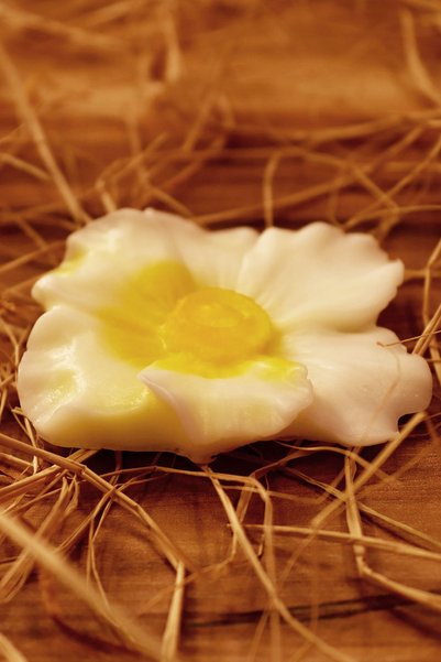 FANTASTİK SANAT ATÖLYESİ Lily Scented White Water Lily Flower Figured Decorative Bath Soap - 100% Natural