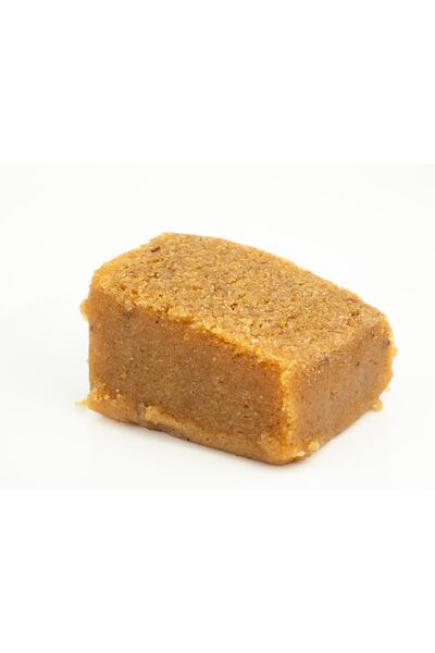 Atçalı Tereyağlı Çam Fıstıklı Irmik Helvası (1 Kg)