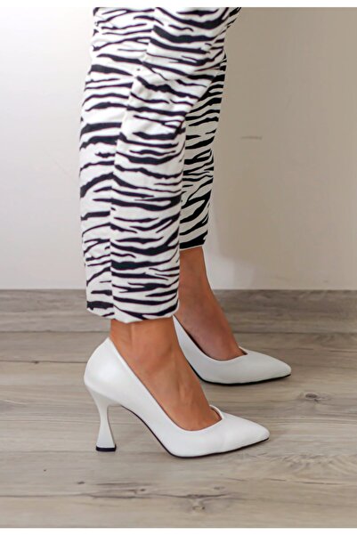 Ayakkabı Podyumum "stiletto" Beyaz - Orta Boy Kadeh Topuk, V Ağız Parmak Deko...