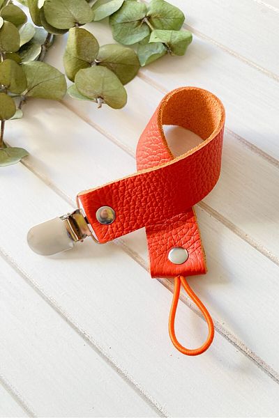 Li Puna Orange Leather Pacifier - Metal Clip with Strap and Chain Protection Lpemzk22