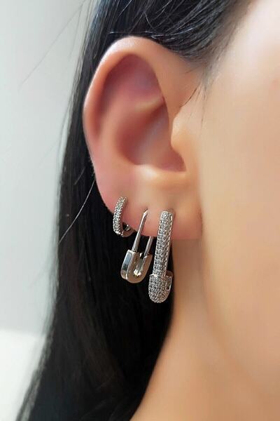 SU PERİSİ TAKI BİJUTERİ نسخة - مجموعة أقراط نموذجية بإبرة فضية اللون