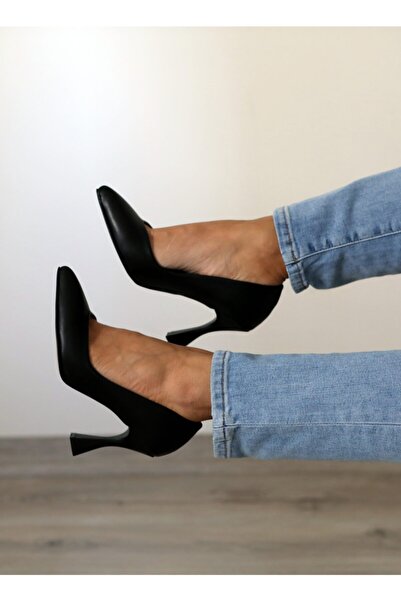 Ayakkabı Podyumum حذاء "ستيليتو" أسود - كعب متوسط، حذاء نسائي بقصة منخفضة على...