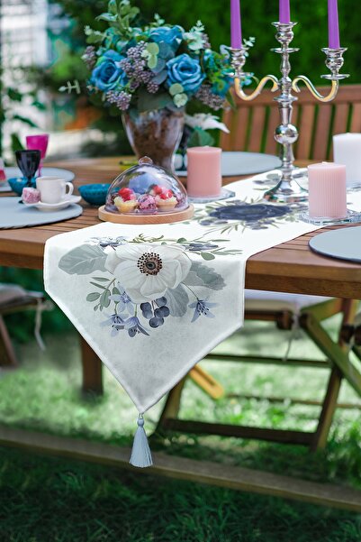 Realhomes Pastel Mavi Gül Desenli Dijital Baskılı Dekoratif Püsküllü Şönil Üçgen Runner