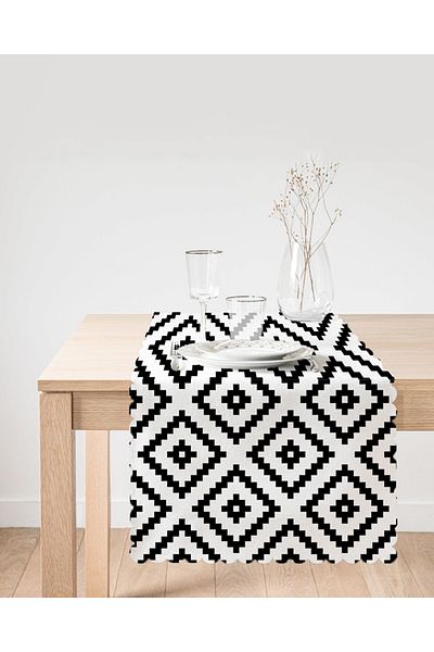 Realhomes Runner decorativ în carouri cu mozaic negru pe fundal alb
